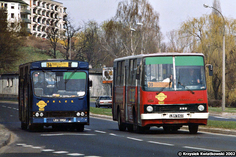 143 129
Dwa zapomniane prywatne autobusy, niedługo później wycofane.
