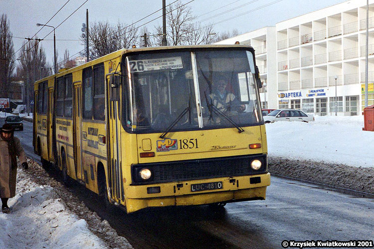 1851
Wyblakły 1851 z reklamą w starym stylu w 2003 roku trafił do remontu, dzięki czemu pojeździł jeszcze parę lat.
