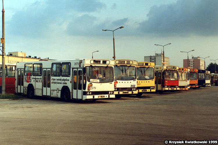 2079 2132 2019 2141
Rządek Jelczy M11 przemieszanych z PR110M.
