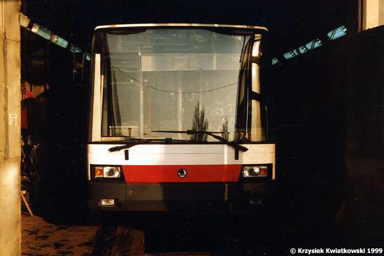 Skoda 21Tr
W 1999 Skoda sprowadziła na testy do Lublina swój niskopodłogowy trolejbus 21Tr. Pojazd był nowoczesny, posiadał napęd asynchroniczny i niską podłogę. Kariery w Lublinie jednak nie zrobił.

