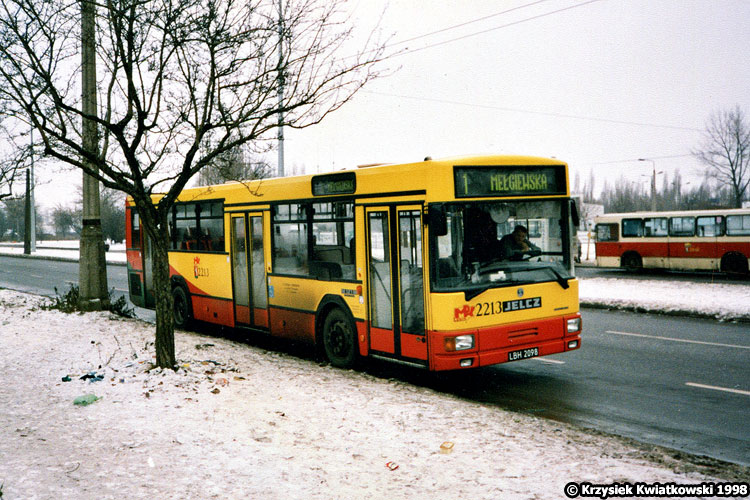 2213
Napisy, czcionki, loga - wszystko w pierwotnej kondycji.

