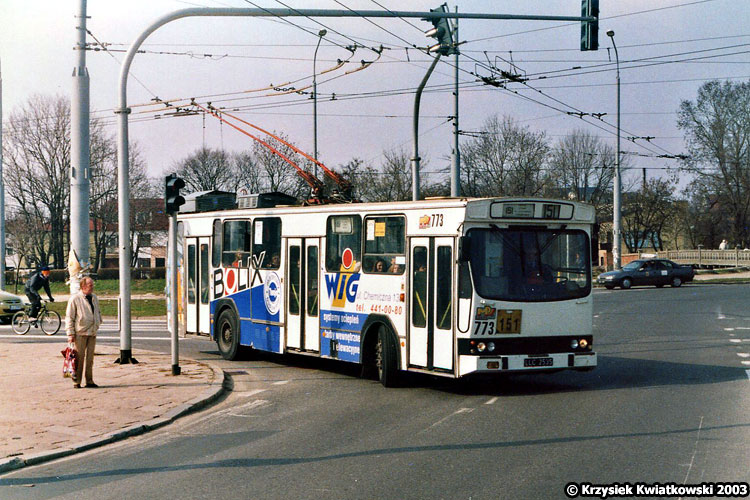 773
773 na 151 objeżdża plac Bychawski, gdzie wyburzano kamienicę pod budowę pierwszego odcinka wiecznej budowy Trasy Zielonej.

