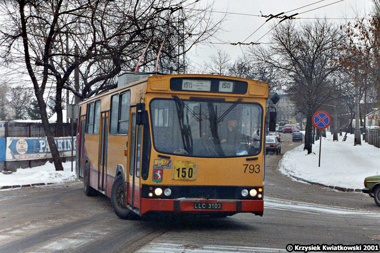 793
W tamtym czasie numery taborowe przewędrowały z lewej strony maski na prawą, a w 2009 roku - z powrotem na lewą.
