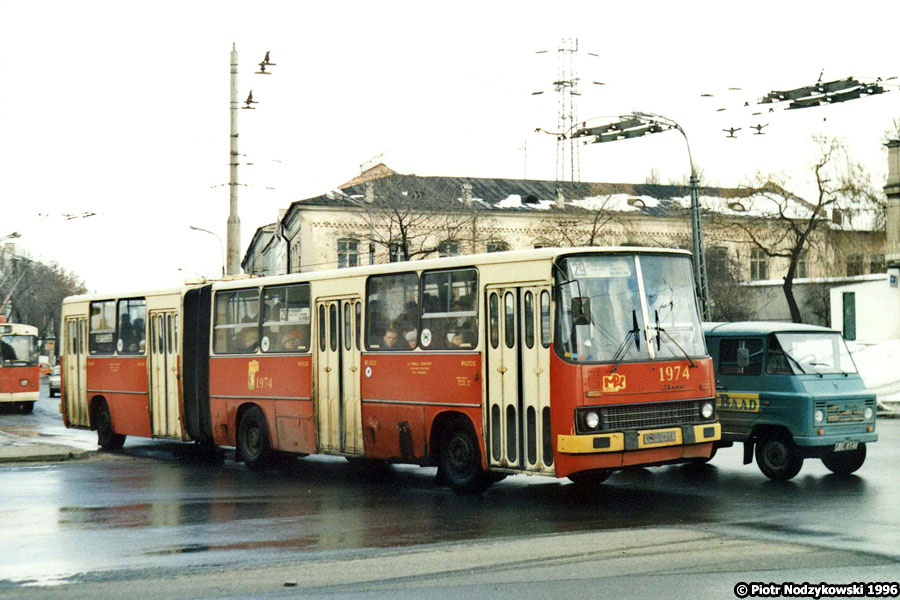 1974
Rocznik 1985 i nowszy poznamy po węgierskich osiach pozbawionych trilexów. Nadwozie tego 11-letniego wozu prezentowało się wówczas całkiem przyzwoicie.
