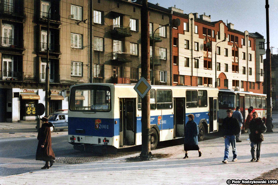 2001
Mig w policyjnym malowaniu, a przed nim - prywatny H9-35.
