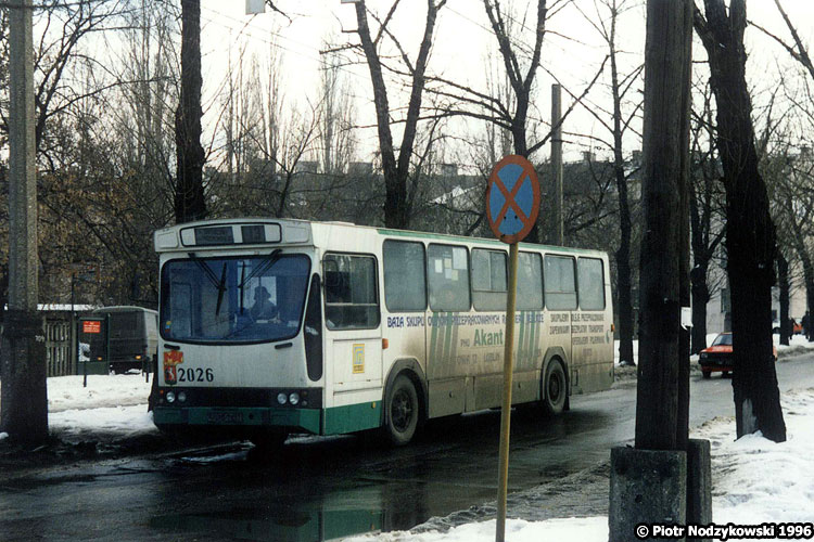 2026
Mig w zapomnianej reklamie. Otoczenie w tym miejscu niewiele się zmieniło przez ostatnie lata. Jak łatwo zaobserwować, filmy były dużo mniej czytelne niż obecne tablice.
