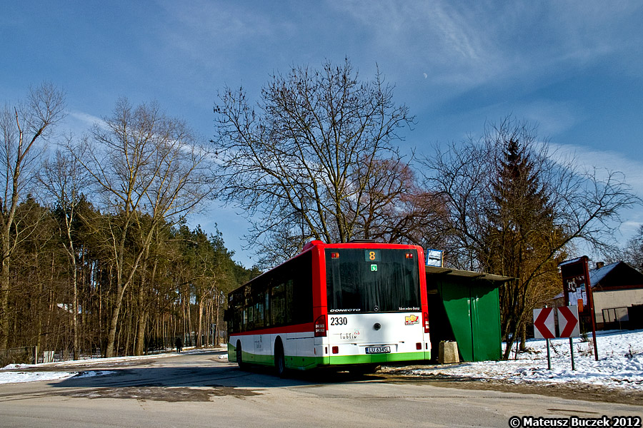 2330
Na wydłużonych kursach do Krężnicy przegubowy Ikarus był niemal codziennością. Obecnie często pojawiają się tutaj autobusy niskopodłogowe.
