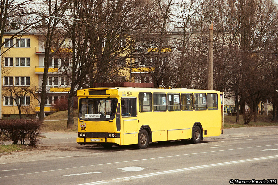 2076
Autobusy w jasnych kolorach wyglądają świeżo i przyjemnie.
