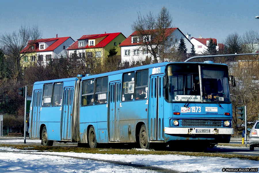 1973
O ile mechanicznie ten Ikarus jeszcze daje radę, tak pod względem blacharki to kompletny trup.
