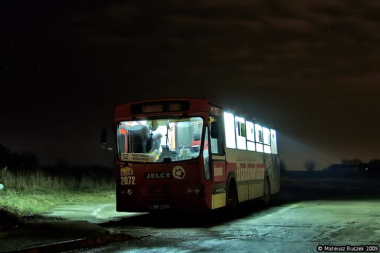 2072
Wówczas autobusy na końcowym w Turce tonęły w ciemnościach. Do dzisiaj pętla dorobiła się oświetlenia jednak nawierzchnia wciąż pozostawia wiele do życzenia.
