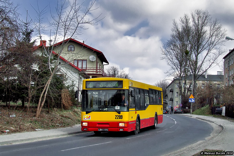 2209
Niewiele już zostało tak pomalowanych autobusów w Lublinie. Zapewne wszystkie znikną do końca przyszłego roku.
