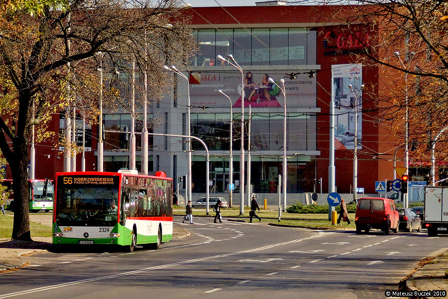 2324
Wyjątkowo zimna jest tegoroczna jesień.
