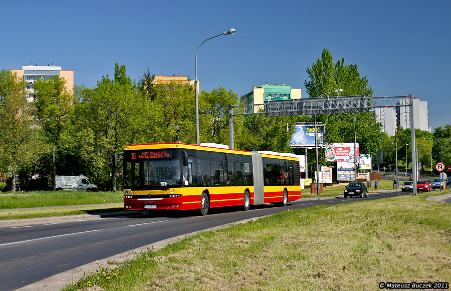 Autosan M18LF
MPK Lublin jest pierwszym w Polsce przedsiębiorstwem testującym przegubowego Autosana. Sam autobus wygląda dużo mniej topornie niż jego 12 metrowy odpowiednik. Ciekawe jakie będą moje pierwsze wrażenia z jazdy.
