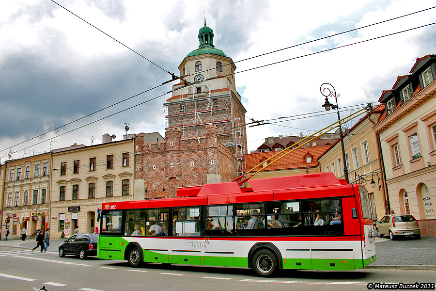 3852
Drugie Mastero złożone na Helenowie wyjechało na miasto. Na zdjęciu, zupełnie przypadkowo złapany debiut elektrogniota na linii.

