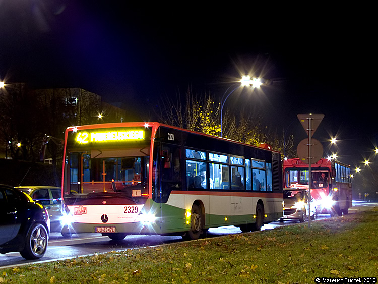 2329
Zainstalowana niespełna rok temu sygnalizacja świetlna na rondzie Elsnera x Smorawińskiego x Związkowa x Choiny umożliwiła robienie w tym miejscu ciekawych, nocnych zdjęć.
