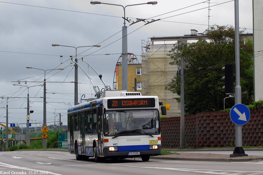 Mercedes O405N2AC #3058 PKT Gdynia
Obecnie wszystkie Mercedesy O405N2AC mają reklamy. Całe szczęście nie są to reklamy całopojazdowe, z których Gdynia zrezygnowała na przełomie 1999/2000 roku.
Słowa kluczowe: PKT_Gdynia