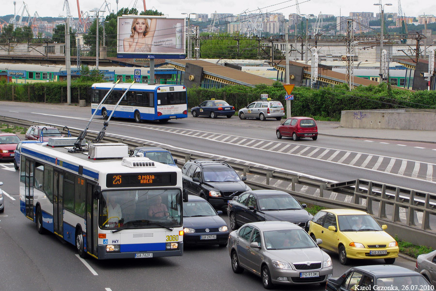 Mercedes O405N2AC #3060 PKT Gdynia
28 trolejbus marki Mercedes przerobiony z autobusu i prawdopodobnie ostatni, a 51 trolejbus niskopodłgowy we flocie PKT. Przerabianie autobusu na trolejbus w kolejnych latach. W 2004: 3046; w 2005: 3048, 3055, 3063, 3059 i 3056; w 2006: 3061, 3065, 3064, 3050, 3066 i 3051; w 2007: 3057, 3045, 3047, 3062 i 3041; w 2008: 3052, 3013, 3015, 3014 i 3016; w 2009: 3019 i 3018; w 2010: 3020, 3017, 3058 i 3060.
Słowa kluczowe: PKT_Gdynia