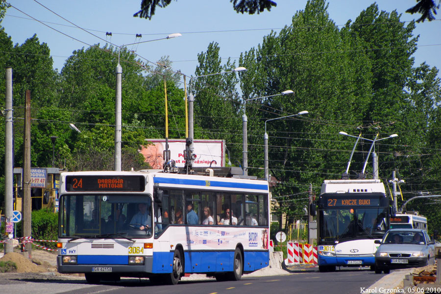 Mercedes O405NE #3064 PKT Gdynia
Przebudowa Węzła Wzgórza Św. Maksymiliana trwa i małymi kroczkami zbliża się ku końcowi. Obecnie jeździ po Gdyni i Sopocie 27 Merców, a 22 z nich posiada elektrykę z Jelczy.
Słowa kluczowe: PKT_Gdynia