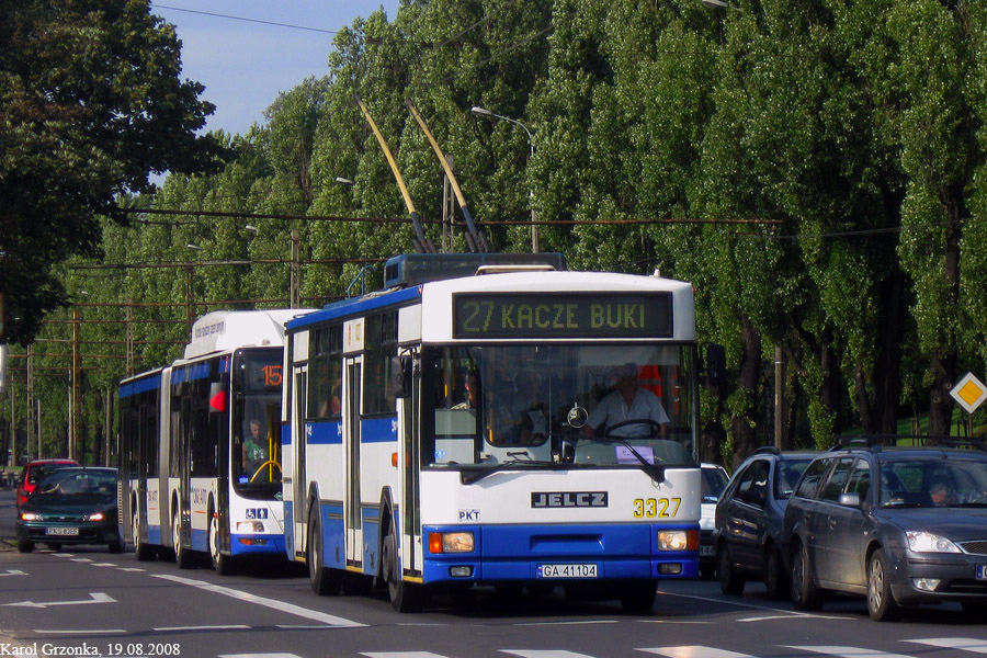 Jelcz 120 ME #3327 PKT Gdynia
Jelczyk o numerze 3327 za 27. Linia 27 jest najdłuższą linią trolejbusową w Polsce. Trasa liczy około 21 km w jedną stronę. Niebawem na aleji Zwycięstwa zacznie się wymiana słupów trakcyjno-oświetleniowych.
Słowa kluczowe: PKT_Gdynia