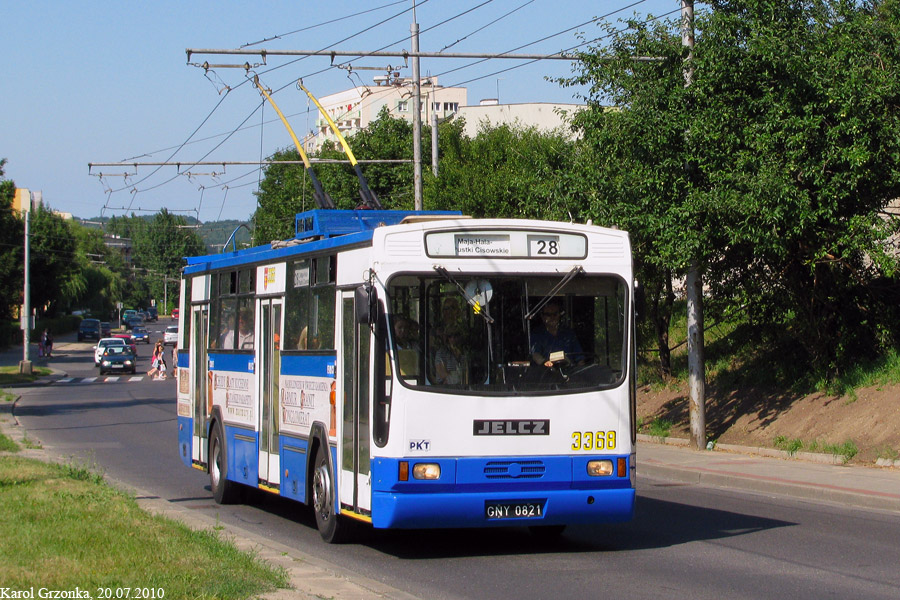 Jelcz 120 MT #3368 PKT Gdynia
Jelczyk na jednej z dwóch brygad od pon. do pt. obsługiwany pojazdem wysokopodłogowym na linii 28. Pozostałe 4 (plus dodatek) obsługiwane są już pojazdami niskopodłogowymi. Niebawem (najpóżniej do końca października) cała linia będzie obsługiwana taborem niskopodłogowym.
Słowa kluczowe: PKT_Gdynia